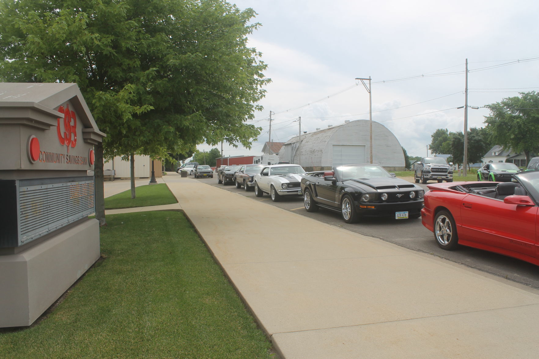 Cars cruise through Earlville